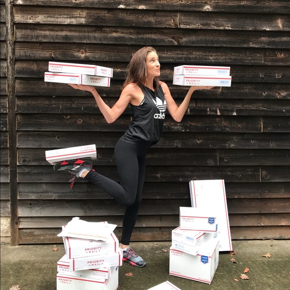 Meet your Posher, Lily Aurora - Picture 5 of 7